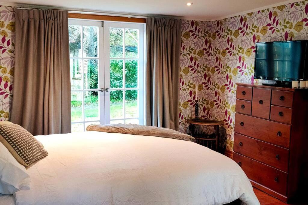 The Oaks- A Beautifully Appointed 1890S Villa Featherston Esterno foto