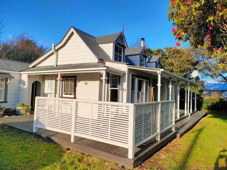 The Oaks- A Beautifully Appointed 1890S Villa Featherston Esterno foto