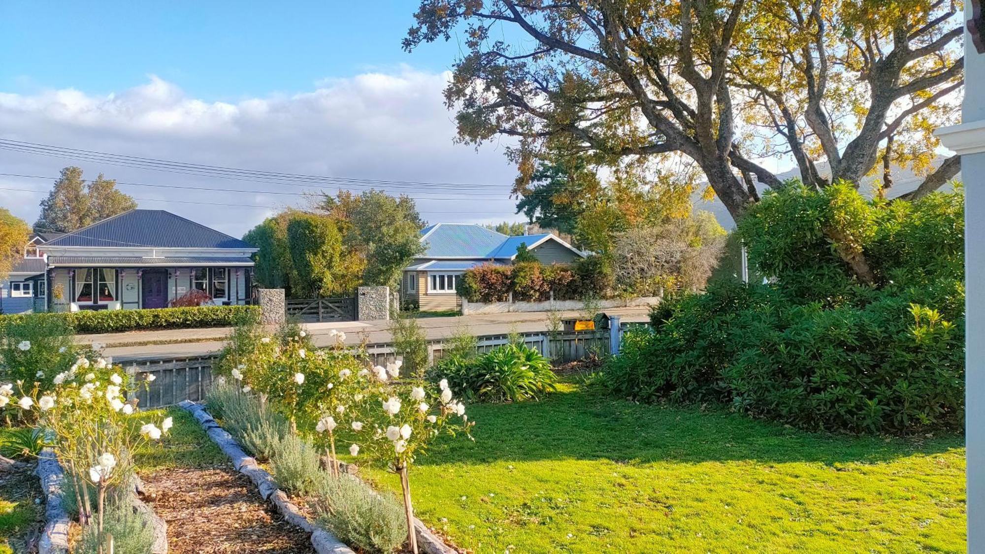 The Oaks- A Beautifully Appointed 1890S Villa Featherston Esterno foto